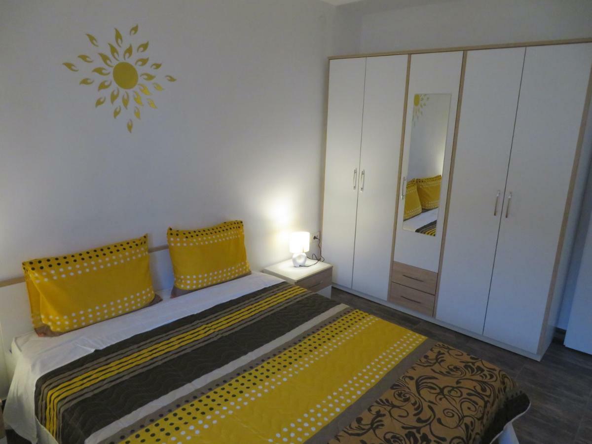 Apartments La Bombonera Starigrad Paklenica Extérieur photo
