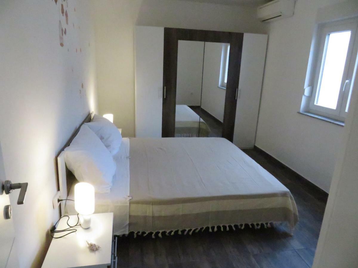 Apartments La Bombonera Starigrad Paklenica Extérieur photo