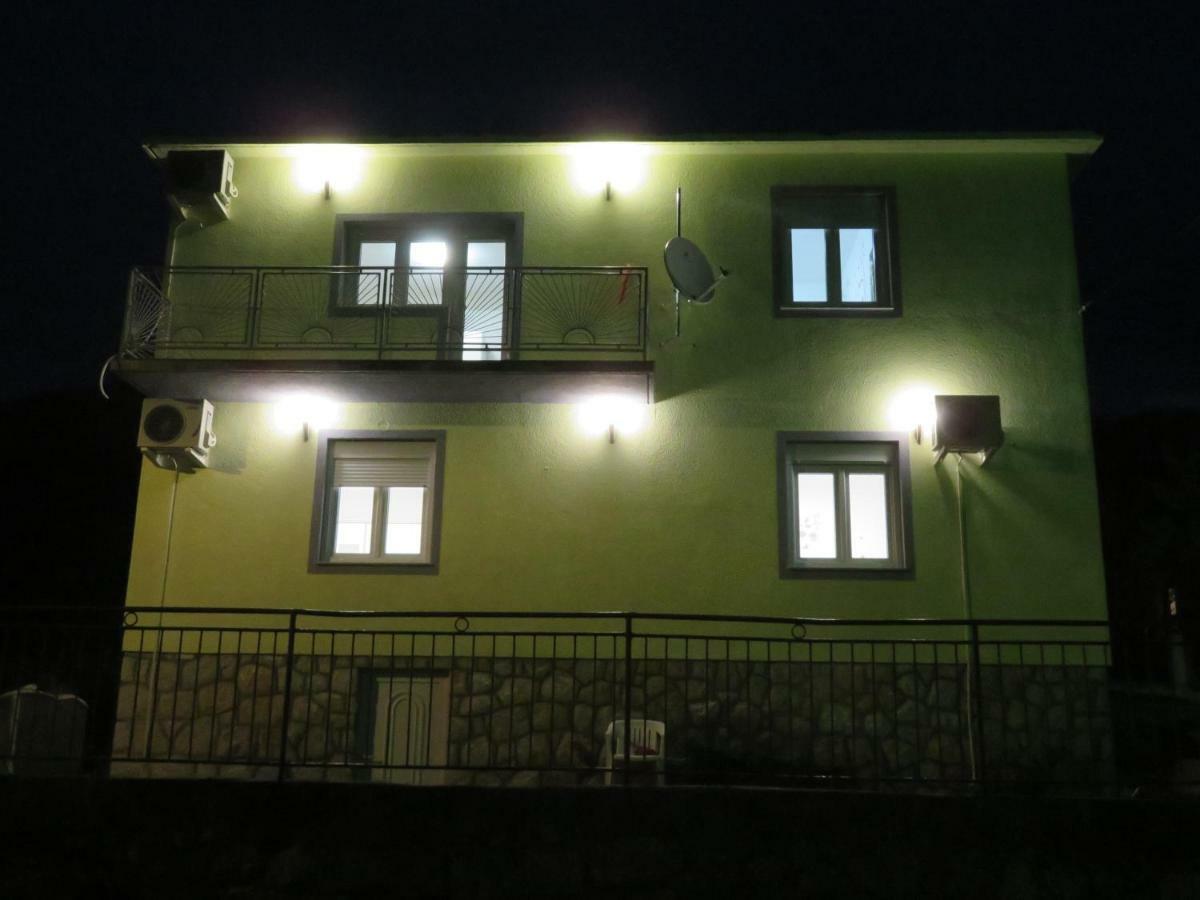 Apartments La Bombonera Starigrad Paklenica Extérieur photo