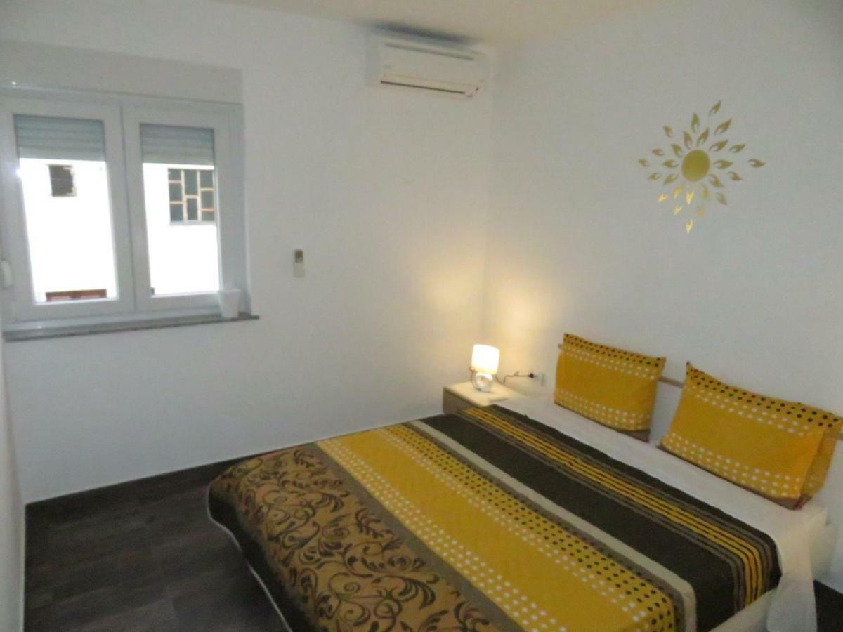 Apartments La Bombonera Starigrad Paklenica Extérieur photo