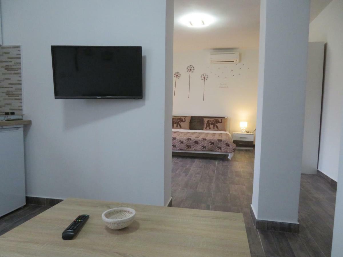 Apartments La Bombonera Starigrad Paklenica Extérieur photo