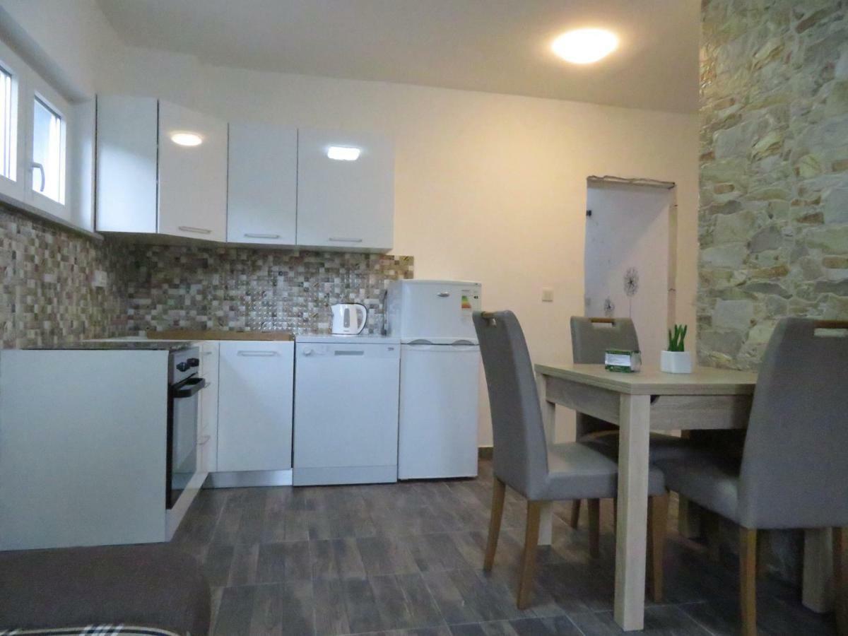 Apartments La Bombonera Starigrad Paklenica Extérieur photo