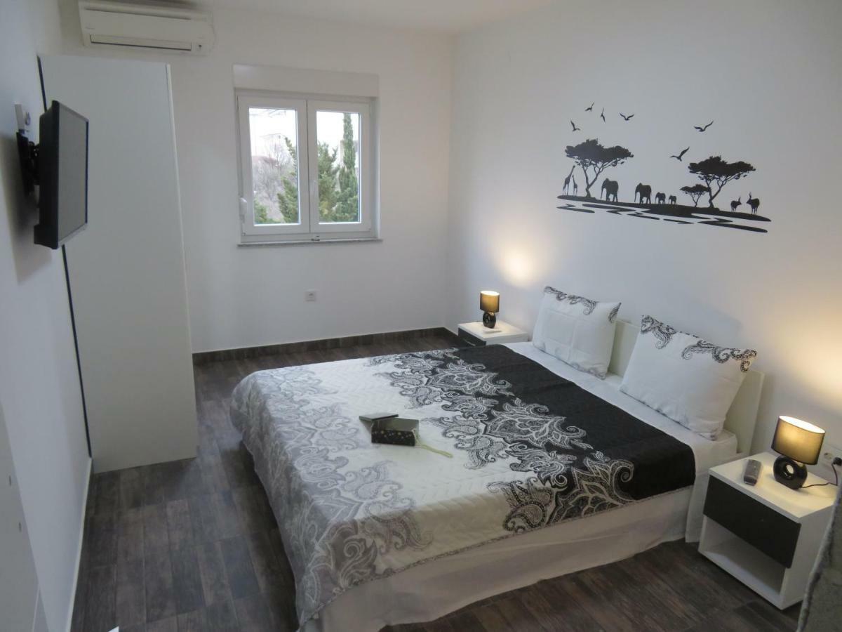 Apartments La Bombonera Starigrad Paklenica Extérieur photo